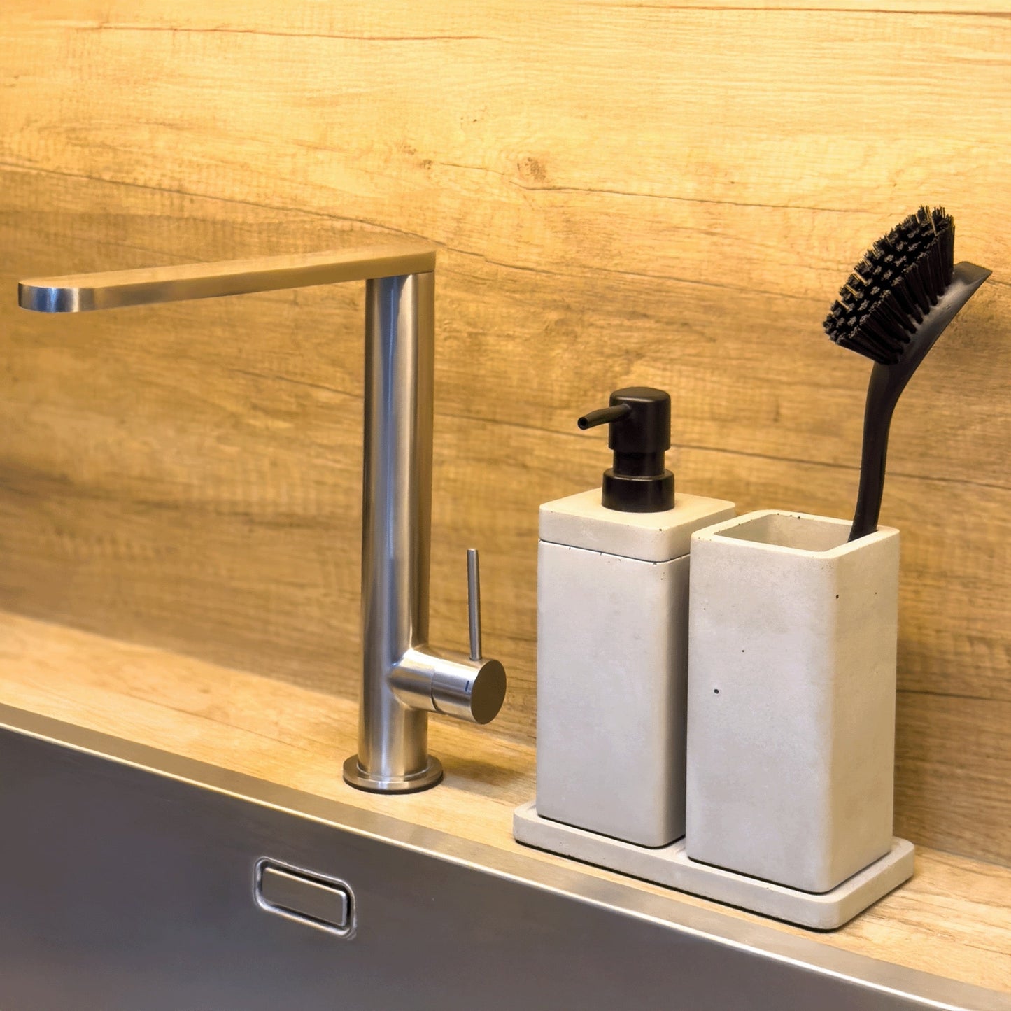 Badezimmer Tablett mit Seifenspender und Zahnputzbecher