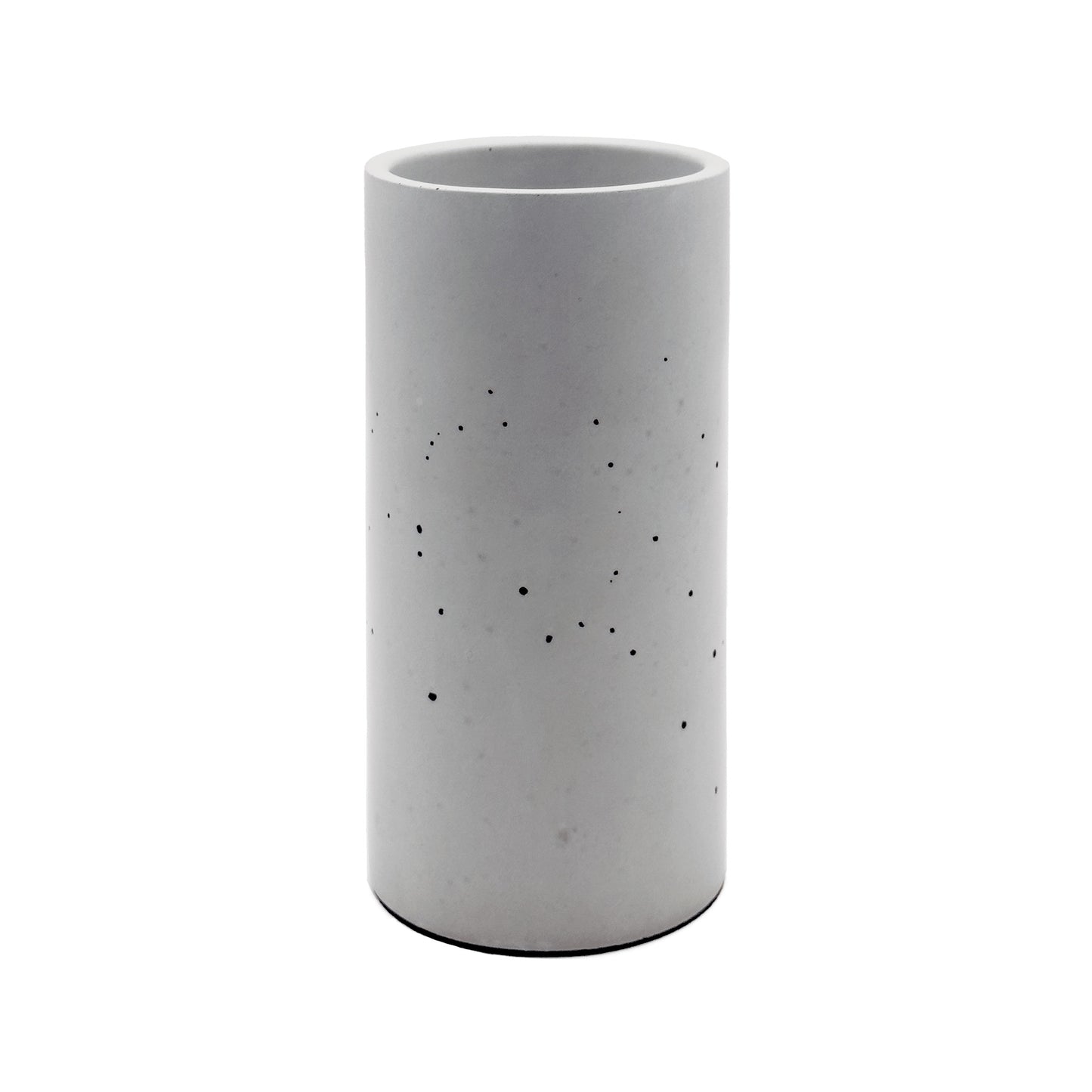 Blumenvase LUNA aus Beton vor weissem Hintergrund
