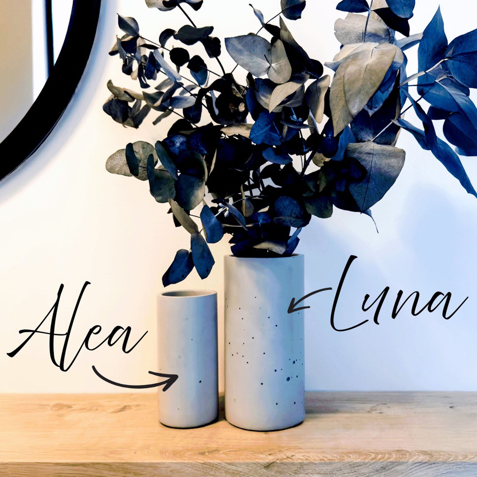 Betonvase ALEA & LUNA auf einem Sideboard